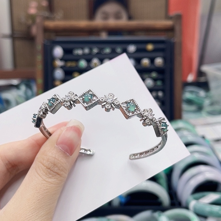 翡翠未镶嵌颈饰天然A货翡翠