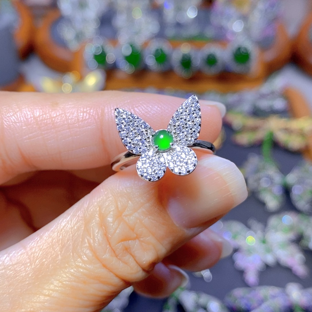 翡翠颈饰银S925镶嵌天然翡翠