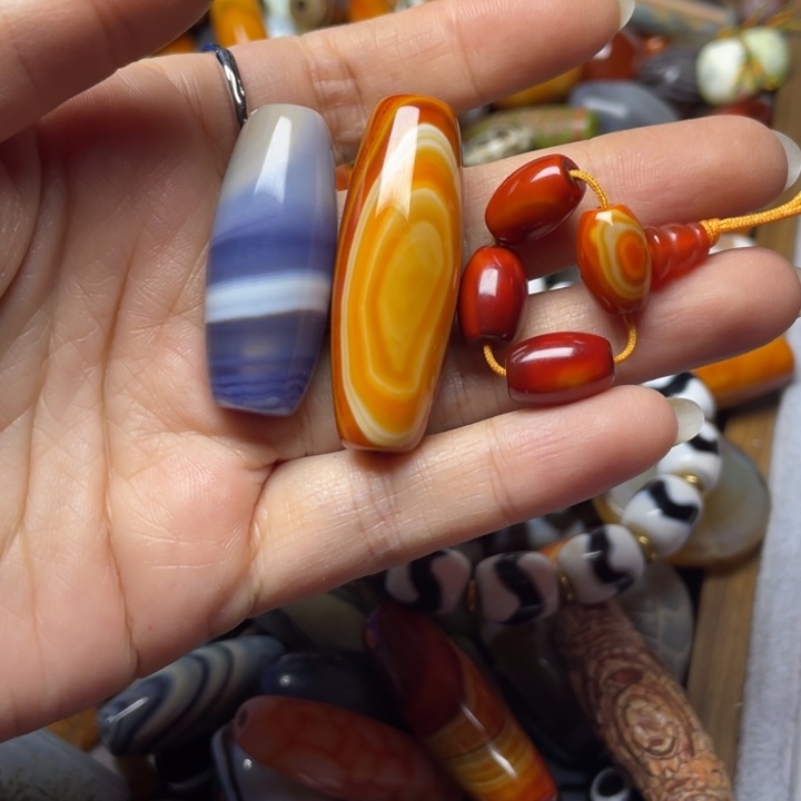 吕***秋玛瑙/玉髓未镶嵌颈饰