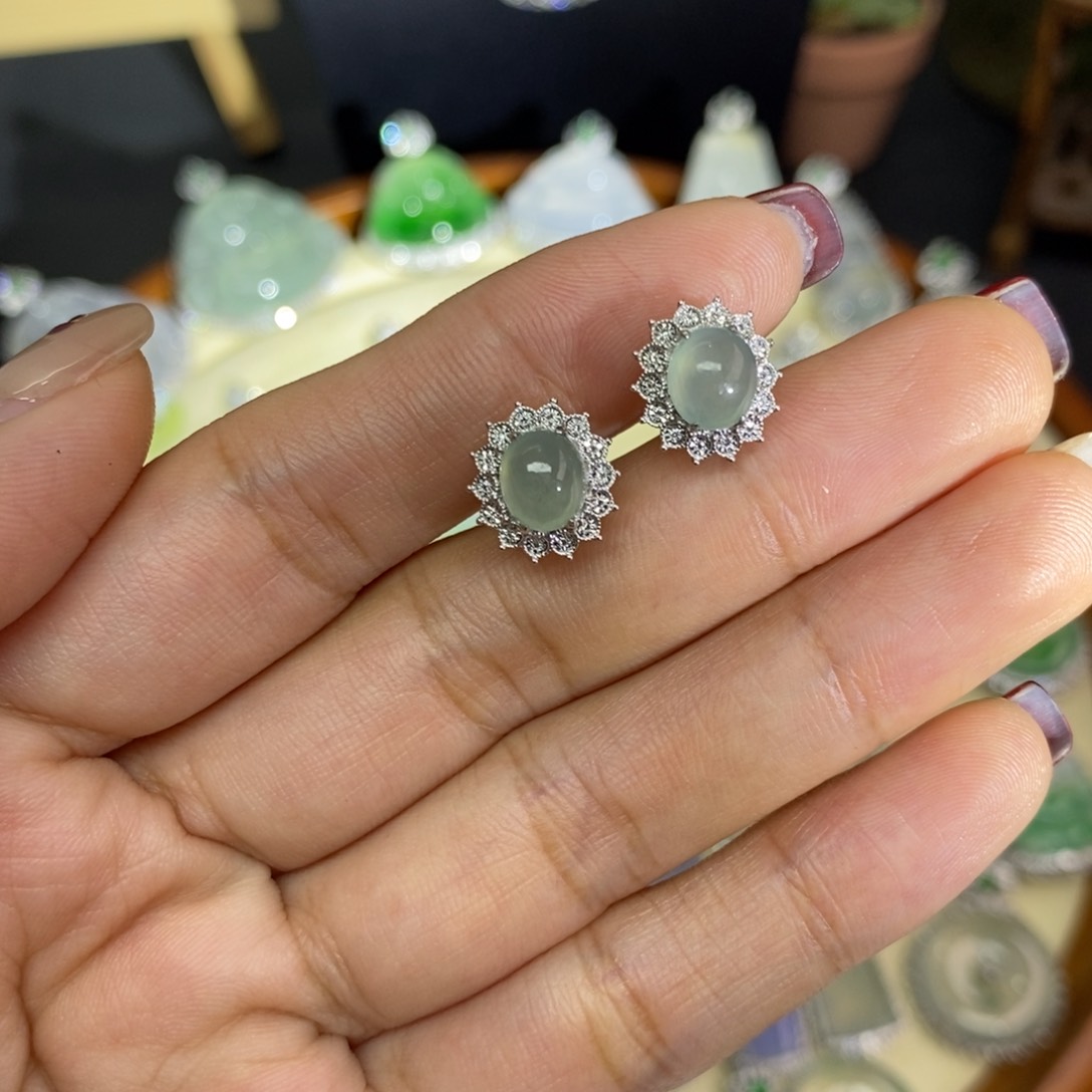 翡翠颈饰18K金镶嵌A货翡翠