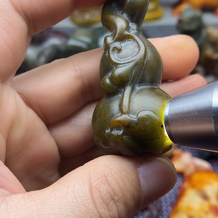 未镶嵌蛇纹石玉颈饰