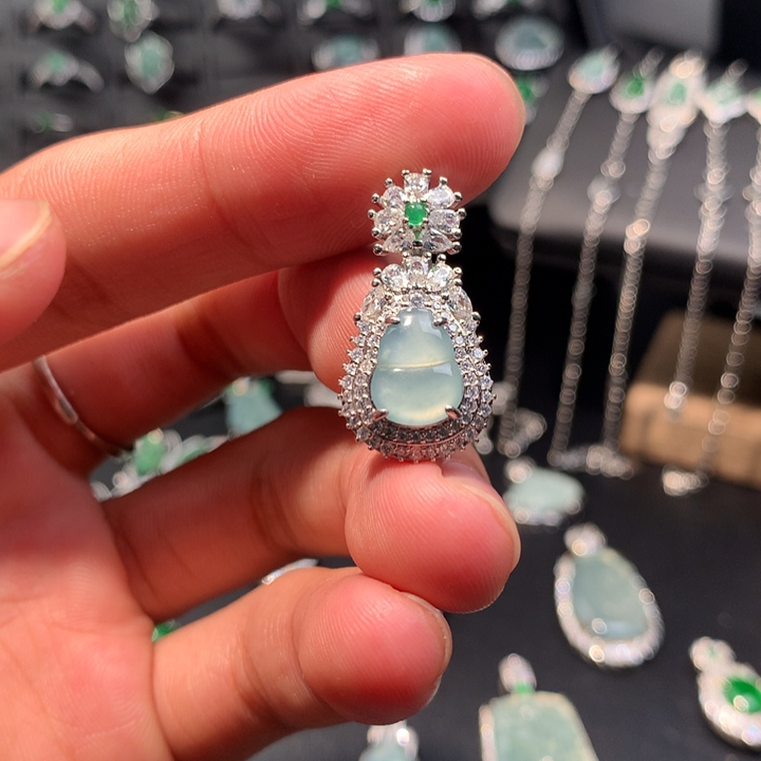 翡翠未镶嵌吊坠(不含链)