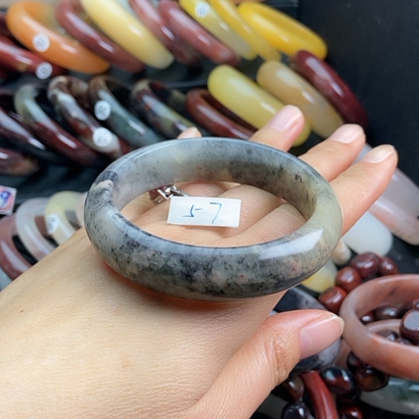 【闪购商品】石英质玉手镯未镶嵌