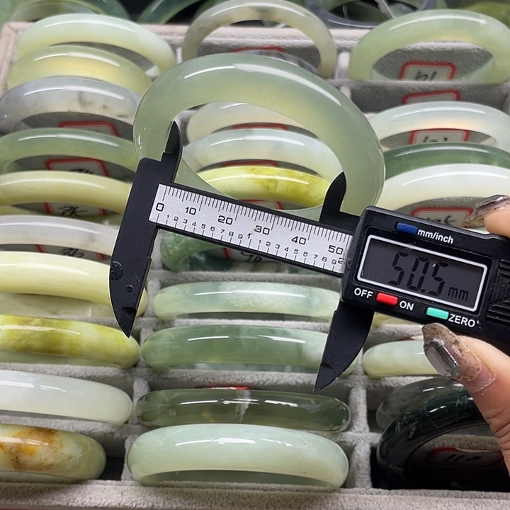 蛇纹石玉未镶嵌手镯102