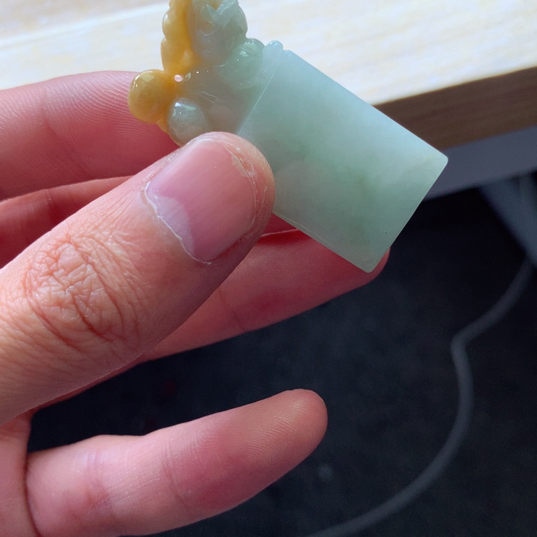 翡翠颈饰未镶嵌吊坠