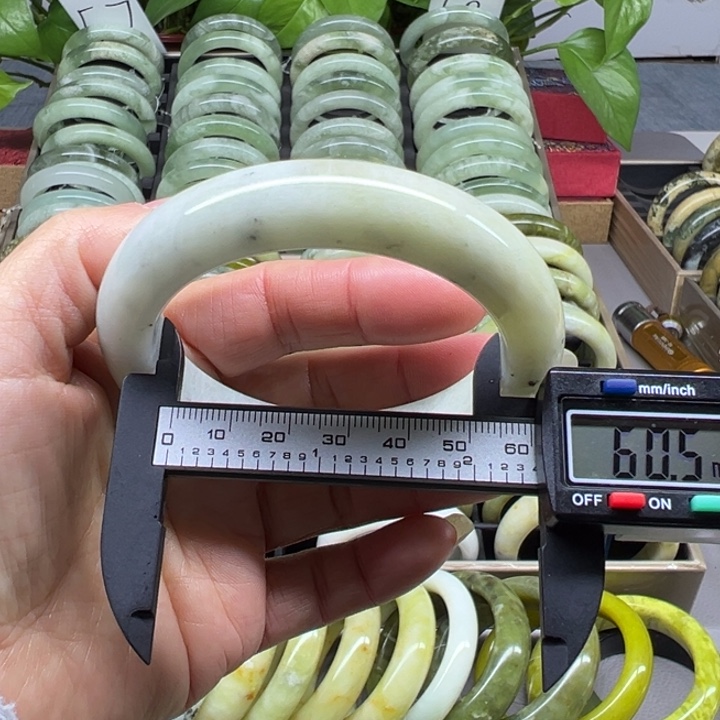 蛇纹石玉未镶嵌手镯86