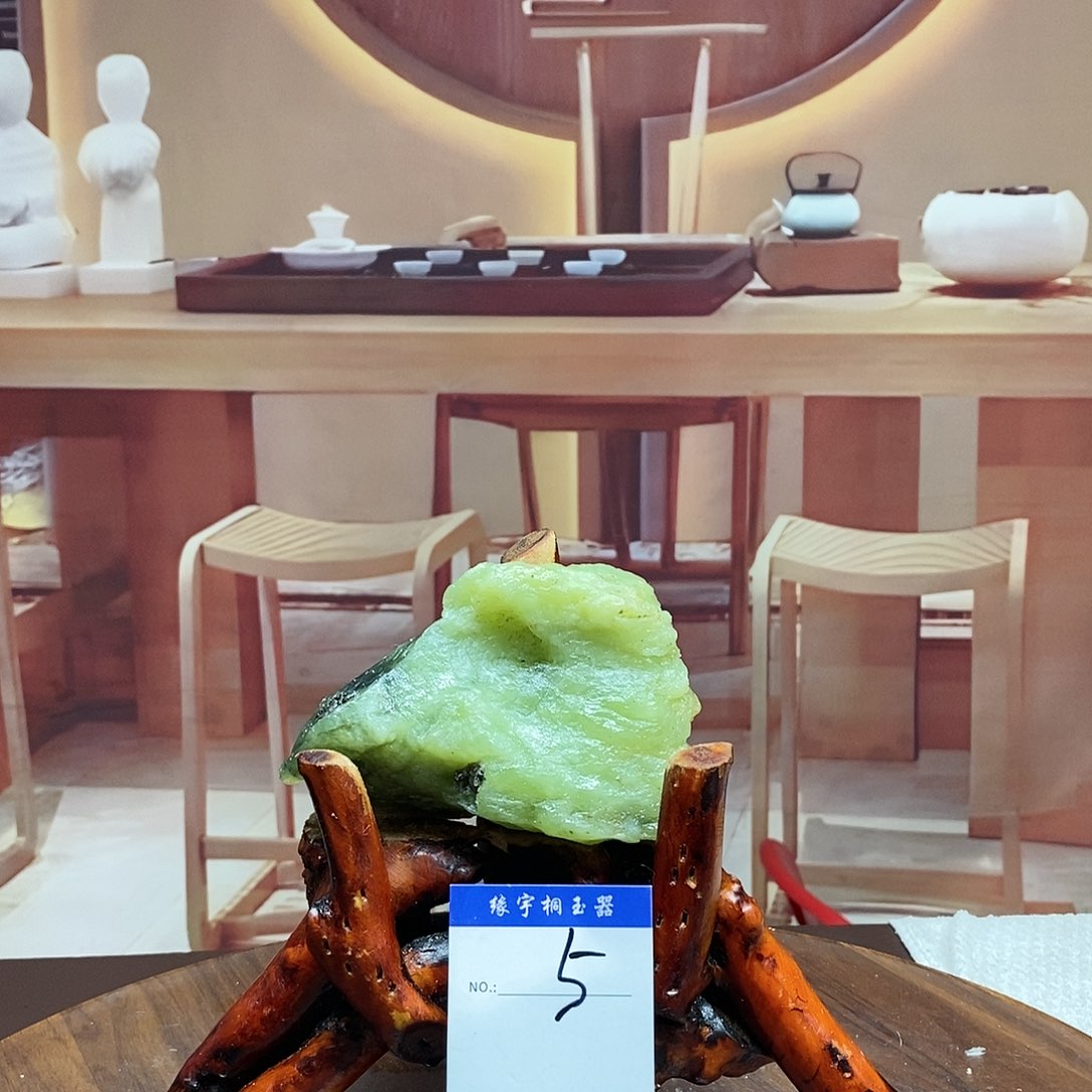 蛇纹石玉原石未镶嵌