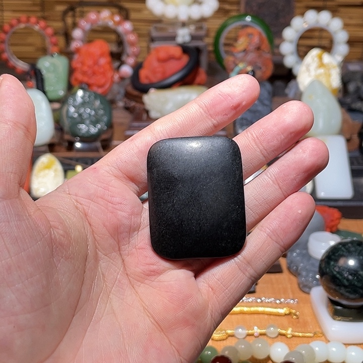 颈饰未镶嵌和田玉吊坠