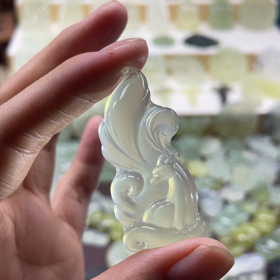 蛇纹石玉颈饰未镶嵌