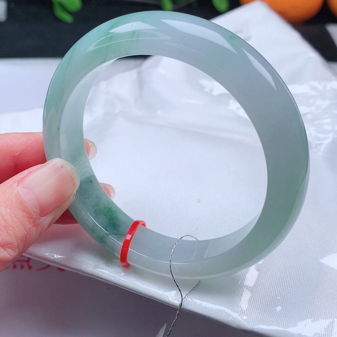 翡翠手镯未镶嵌56圈