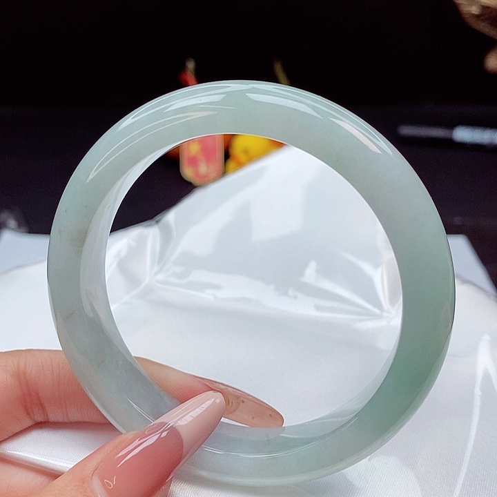 翡翠手镯未镶嵌61圈