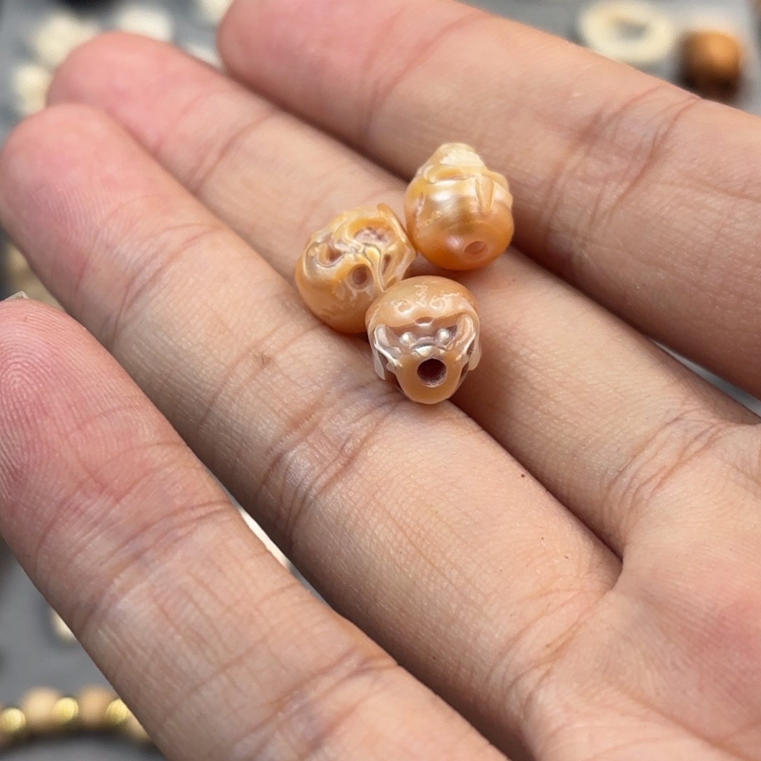  *** 非金属骷髅金色三颗