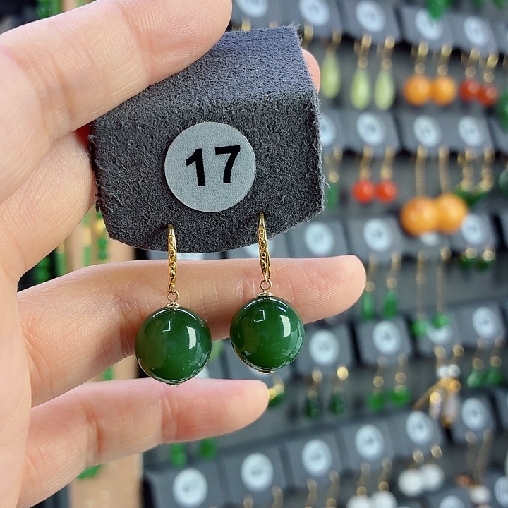 和田玉18K金镶嵌耳饰