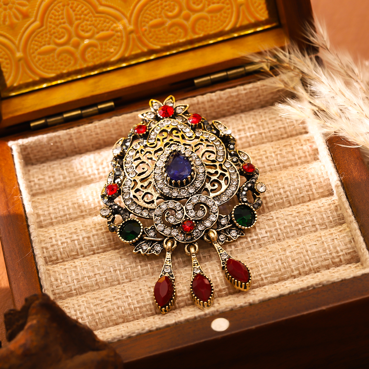 铜合金合成锆石胸针  轻奢风时尚新款胸针ZB0323