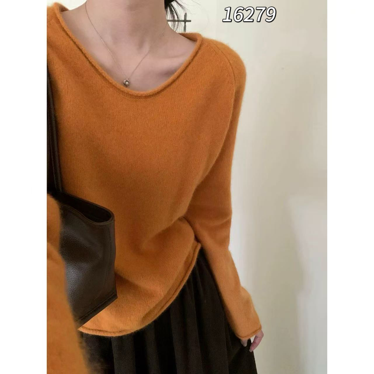 16279 CHUXUN（部分无水洗唛，介意慎拍)新款净版U领针织衫