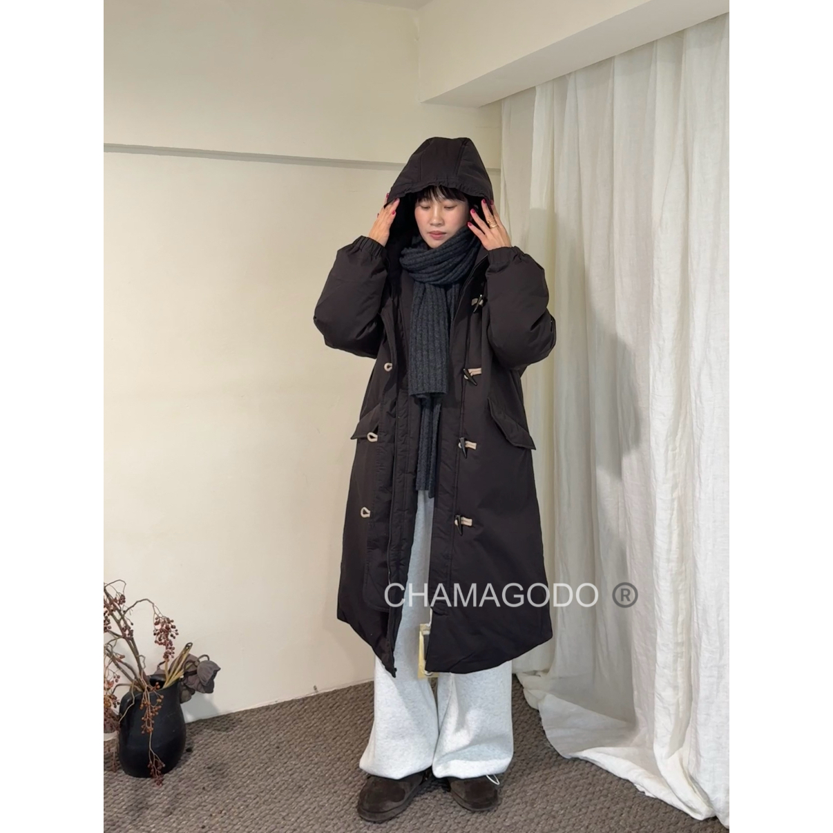 CHA MA GO DO冬季韩系长款连帽牛角扣羽绒服