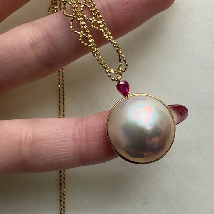 拼合珍珠（马贝珠）颈饰18K金镶嵌