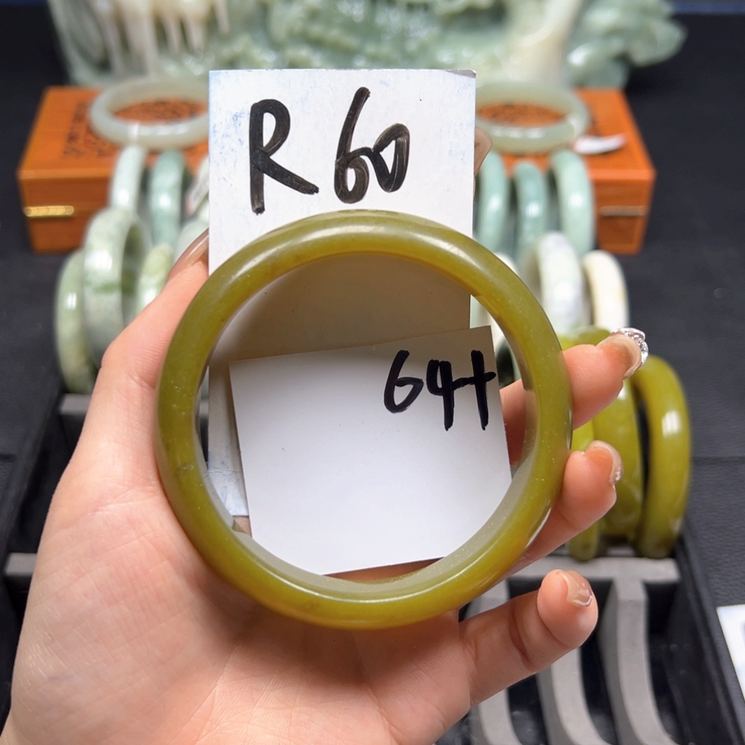 蛇纹石玉手镯未镶嵌