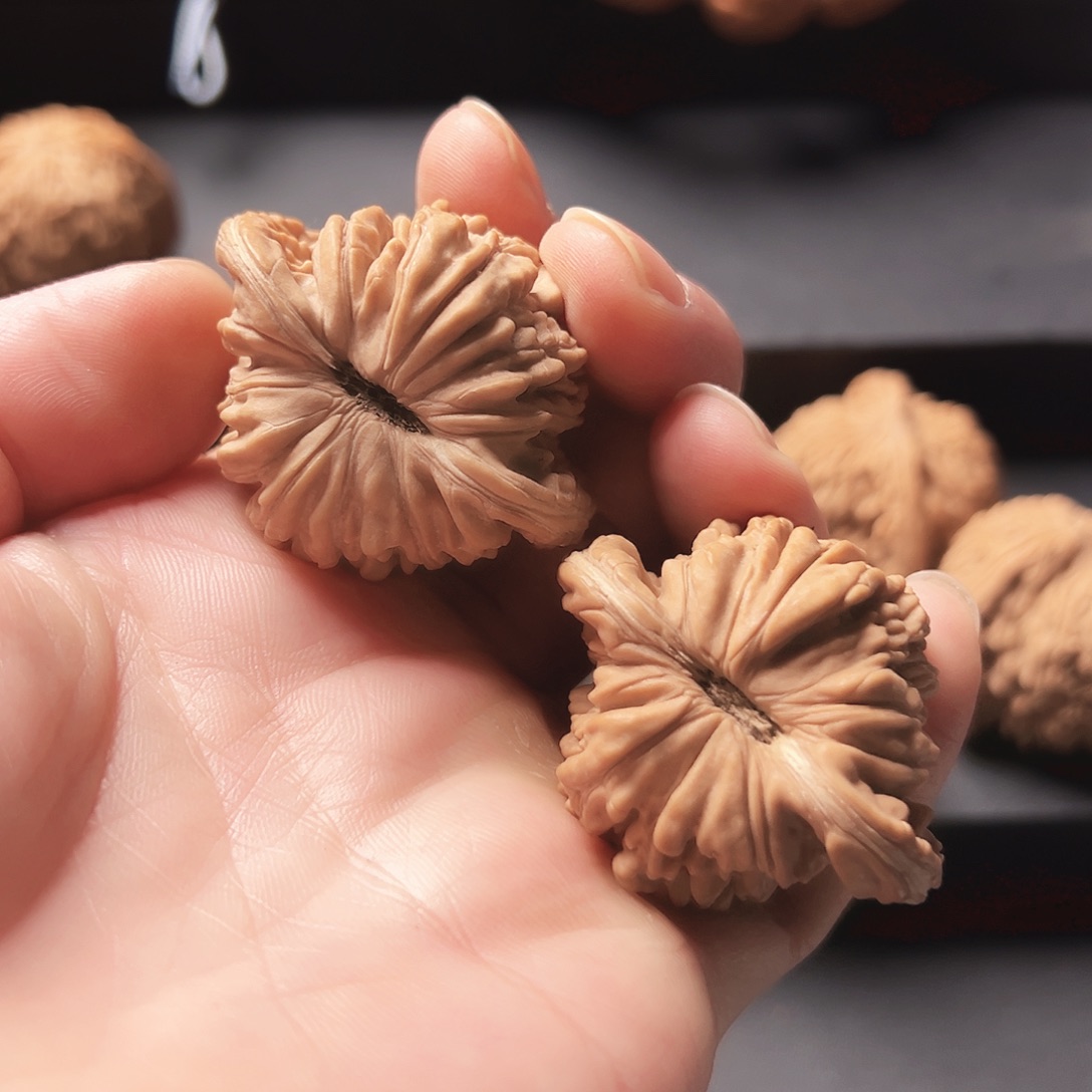 唯***宽把件桃核四座楼狮子头