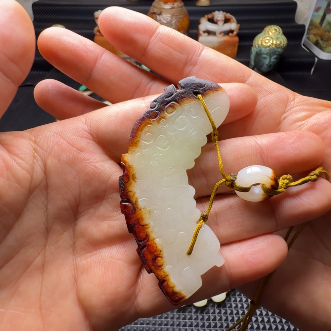 招***宝和田玉未镶嵌颈饰