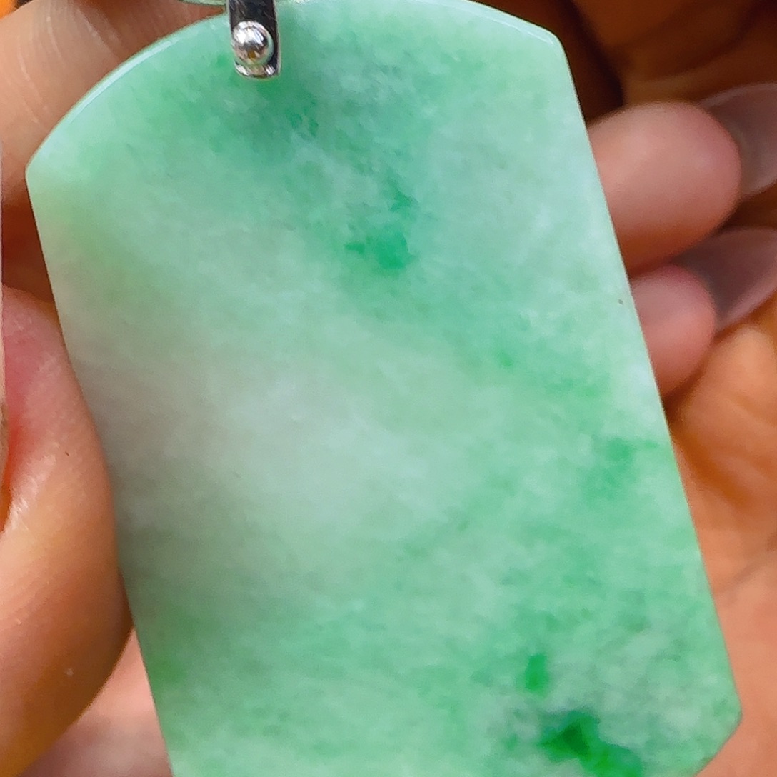 翡翠颈饰未镶嵌翡翠405