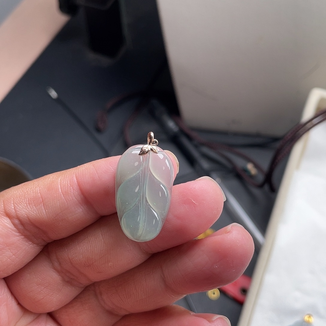 翡翠18K金镶嵌颈饰8999999995