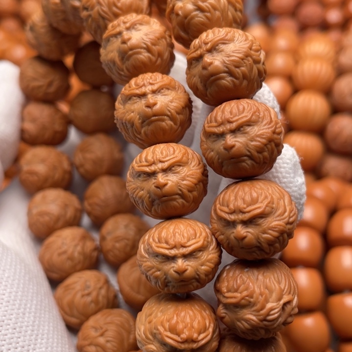 猴头核桃吊坠师****傅斗战胜佛