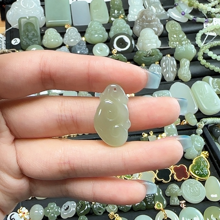 和田玉未镶嵌颈饰