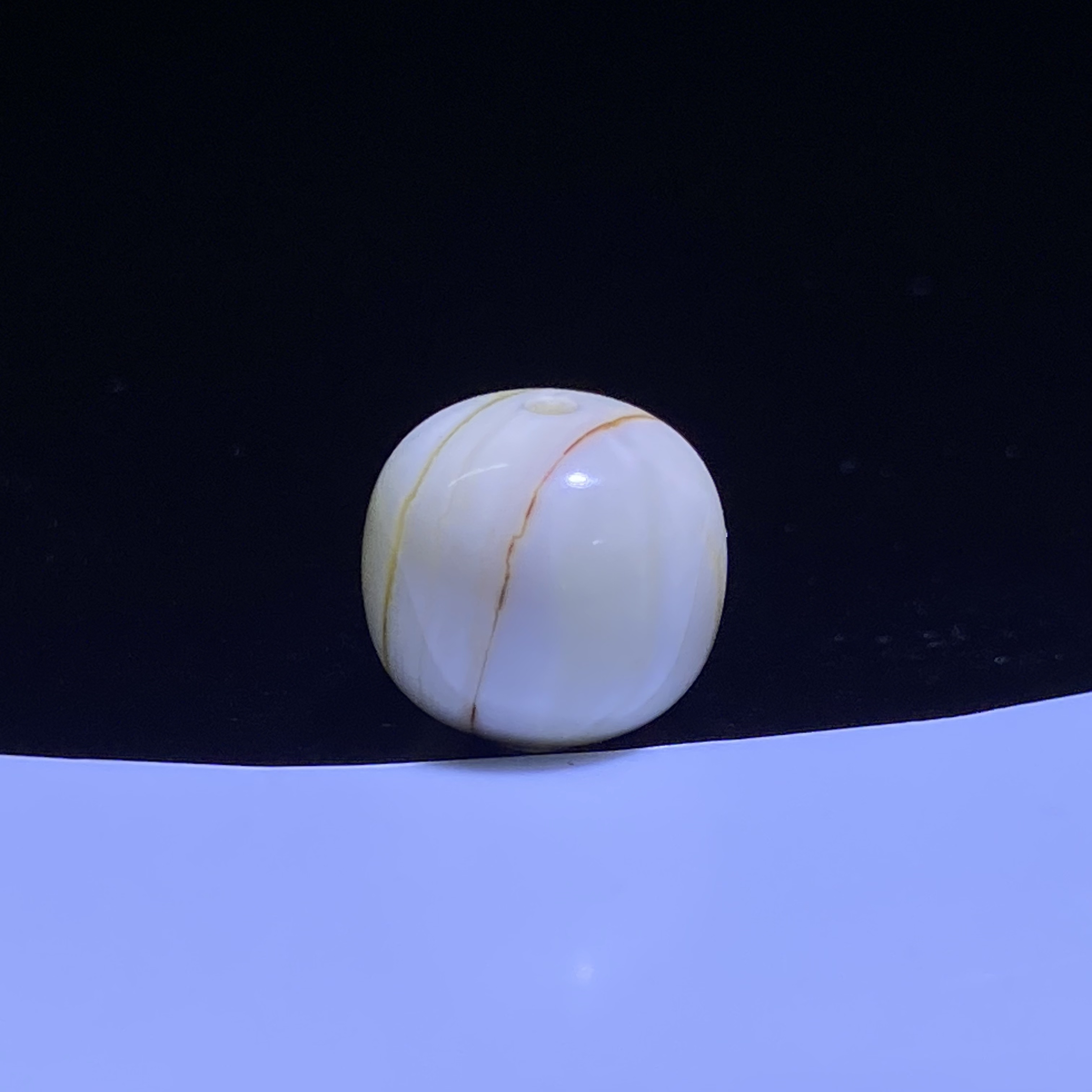 琥珀蜜蜡微沁色瓷白蜡双一线特色老型单珠11.1mm