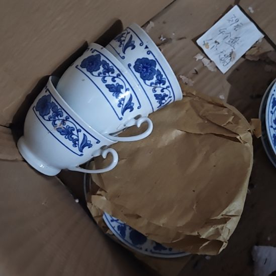 茶盏陶瓷盘子碗啥都有