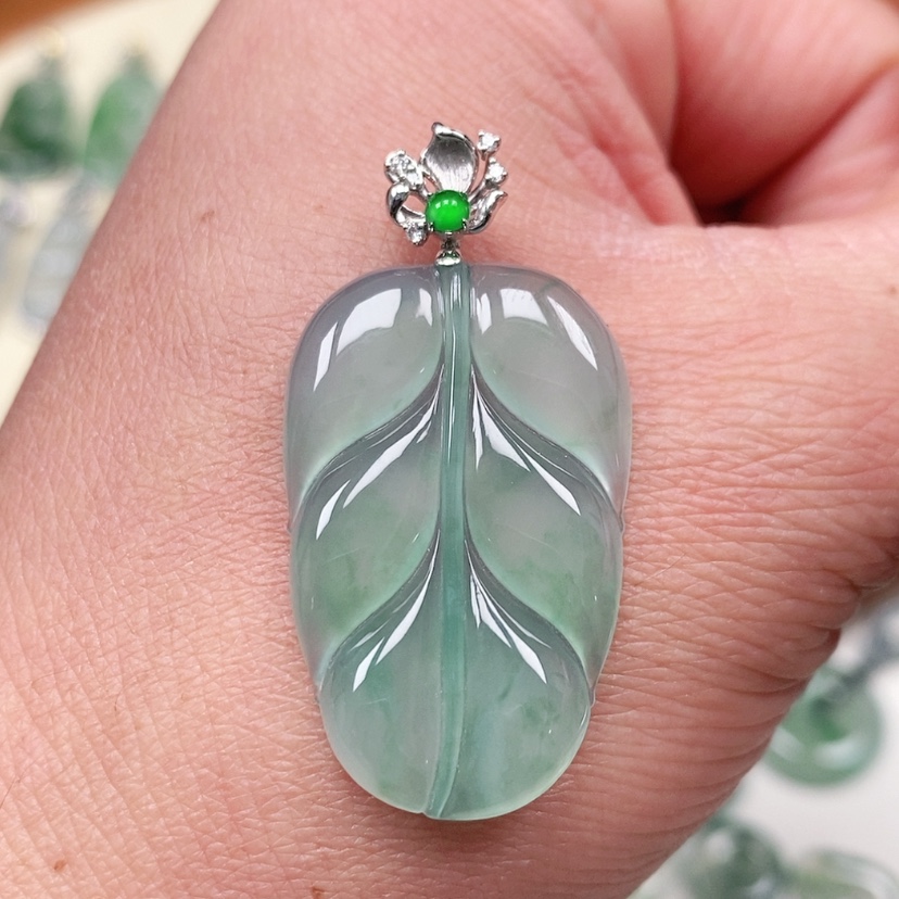 【闪购商品】翡翠吊坠(不含链)18K金镶嵌