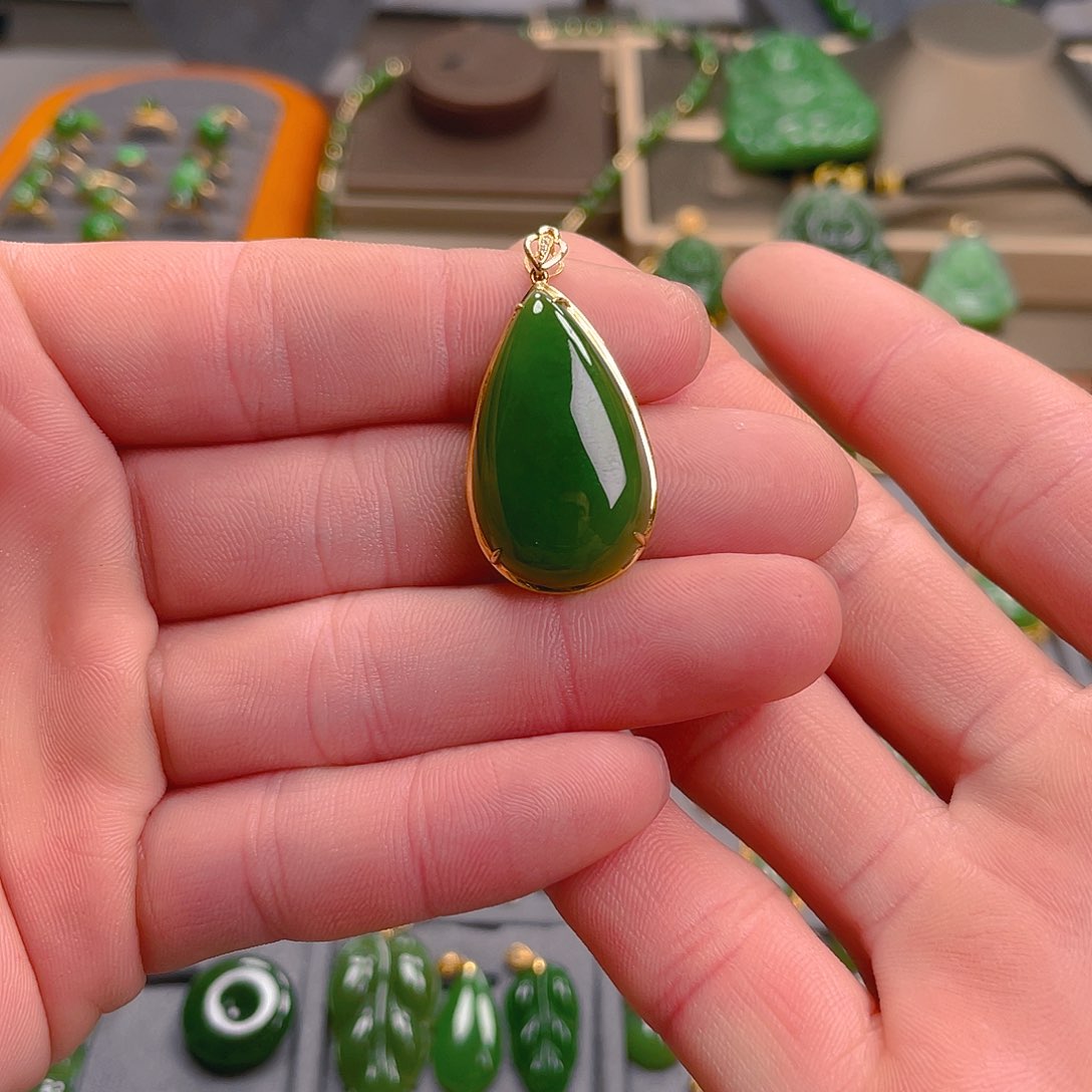 和田玉（碧玉）吊坠(不含链)18K金镶嵌2180