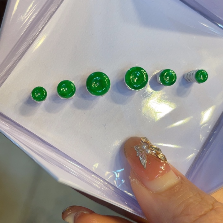 翡翠颈饰未镶嵌扣子