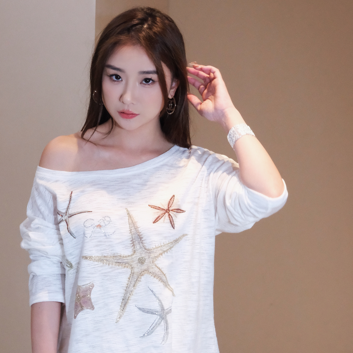 SUSIE HOLI 长袖防晒星星烫钻印花T恤