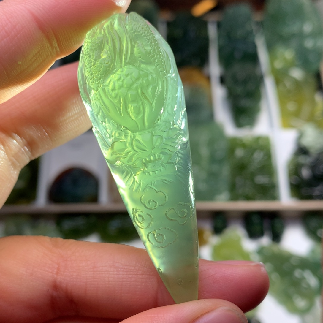 蛇纹石玉未镶嵌挂件龙牙