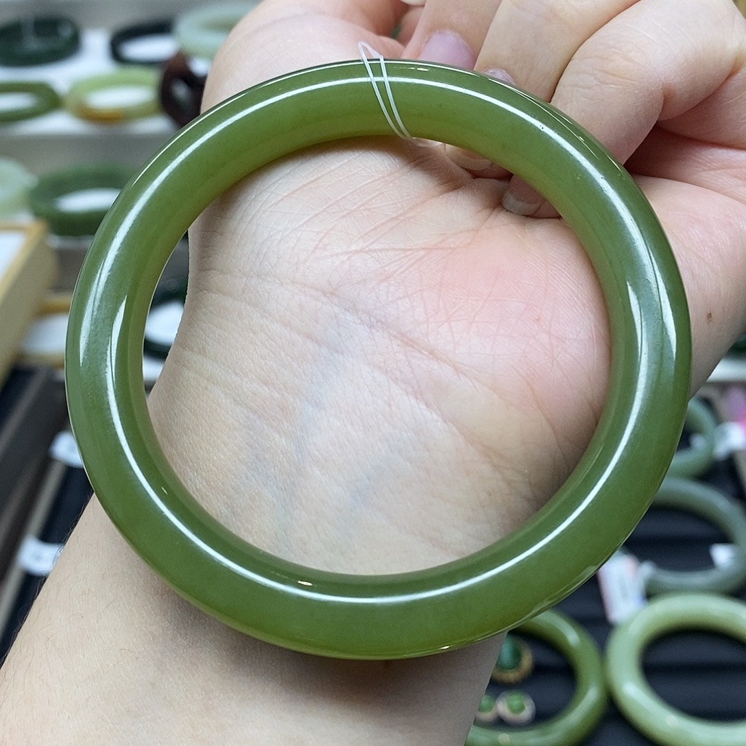 和田玉未镶嵌手镯