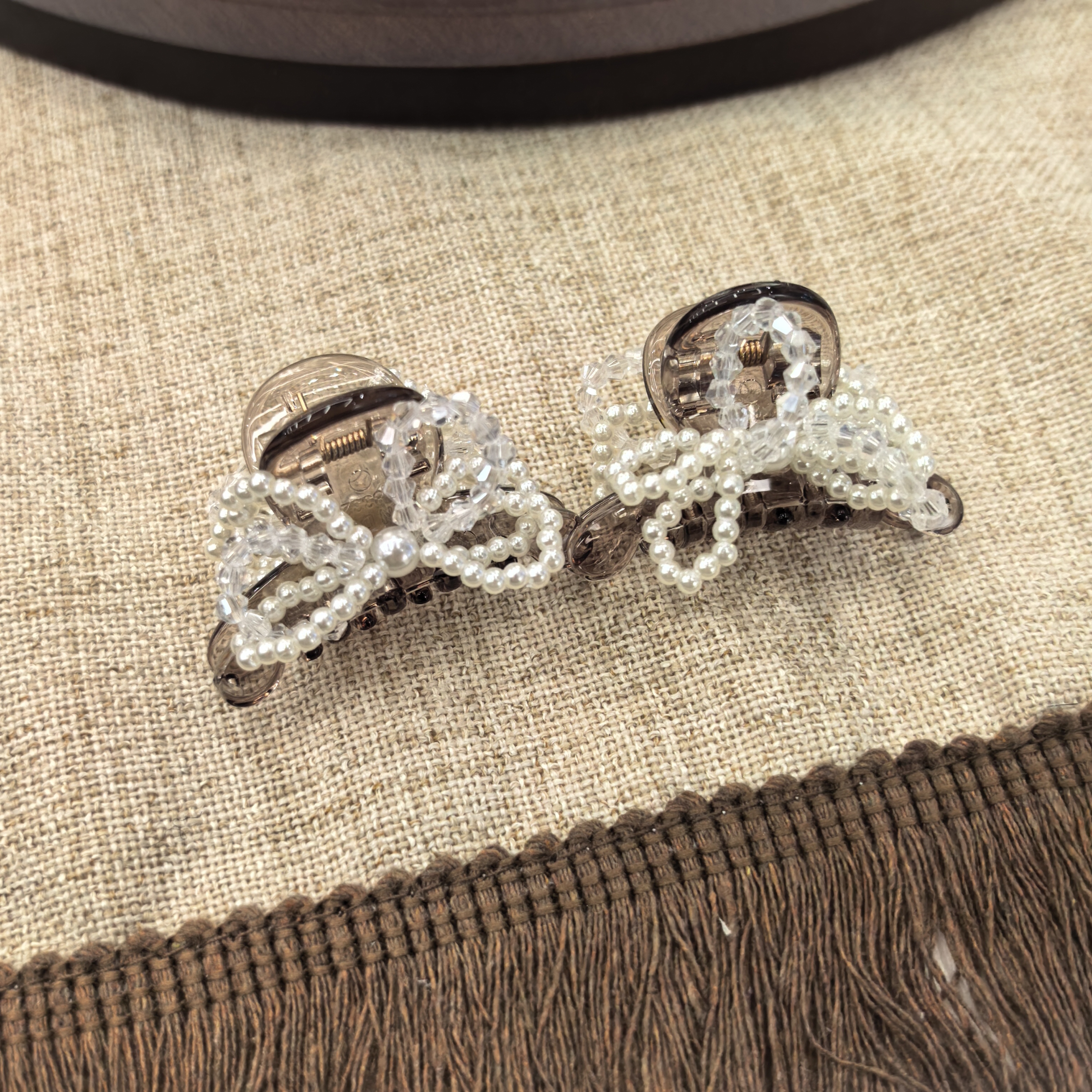 D469白色串珠水水蝴蝶结刘海小抓夹一对