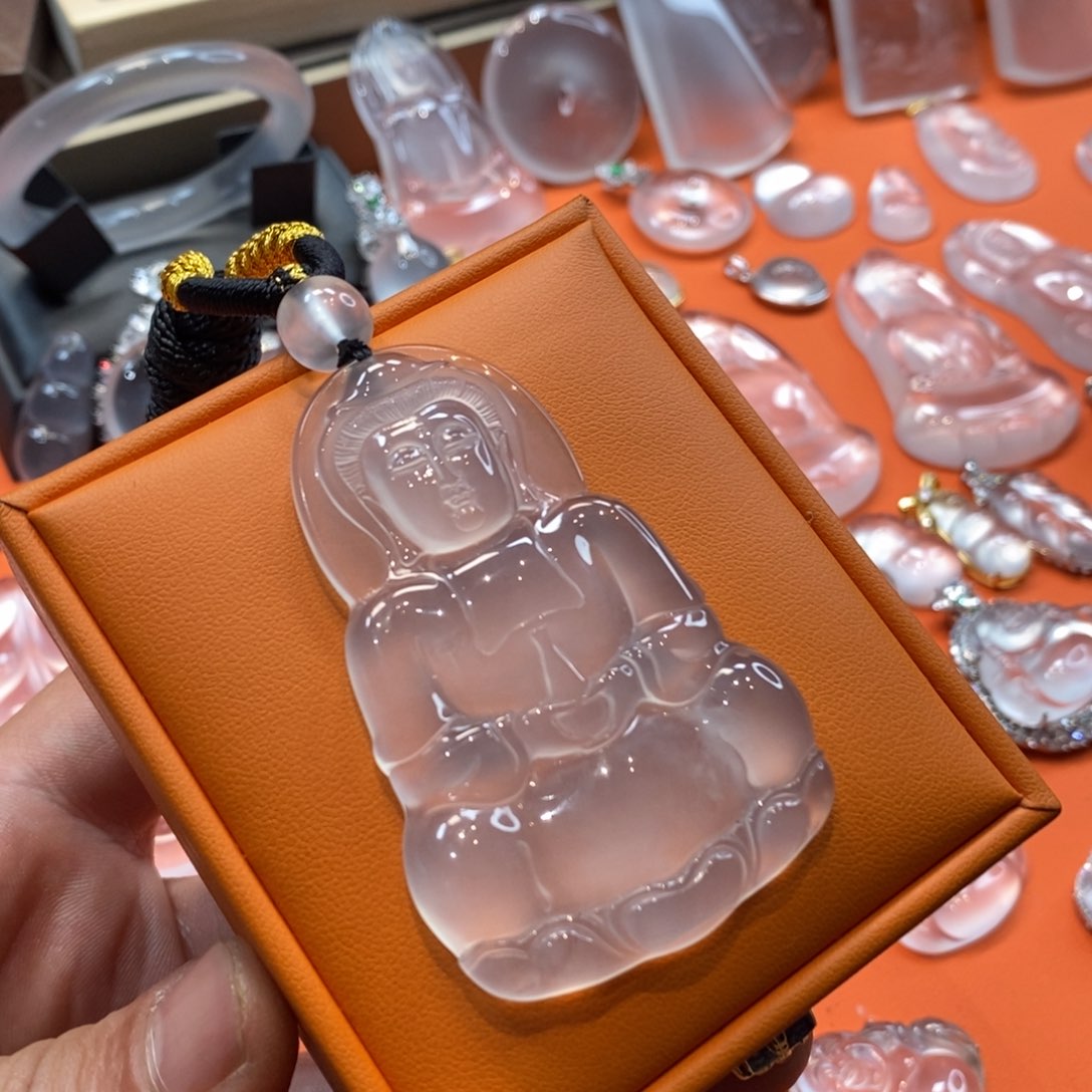 石英质玉吊坠未镶嵌