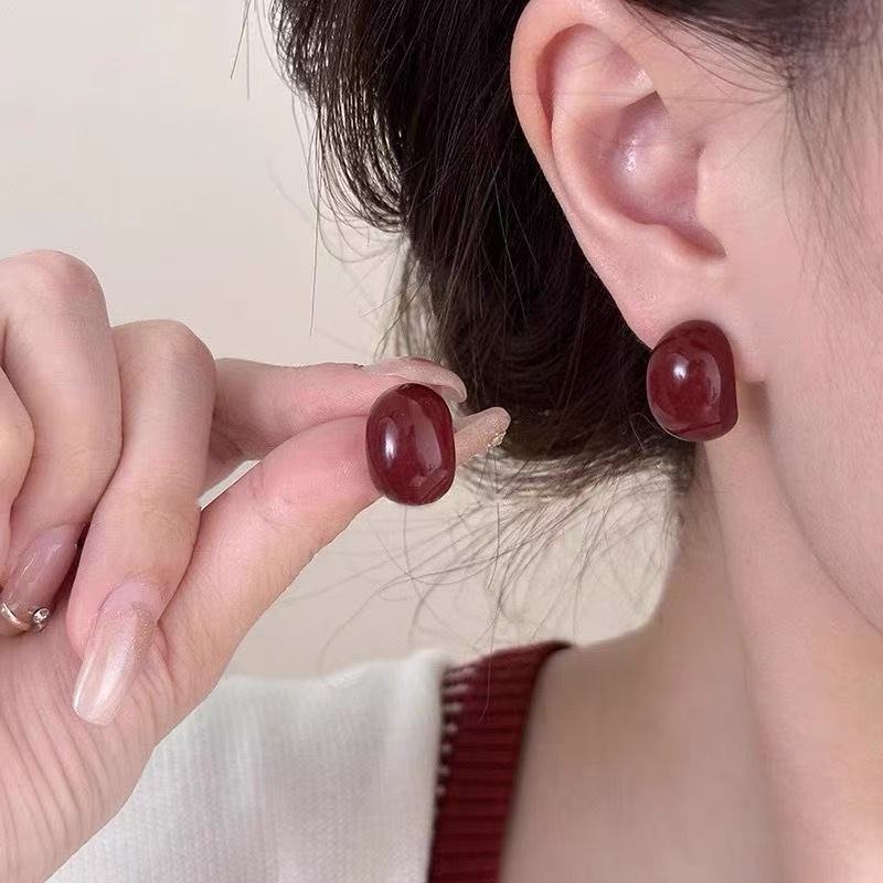 非金属树脂耳饰 秋冬复古安可拉红色豆豆耳钉女气质耳钉港风耳饰
