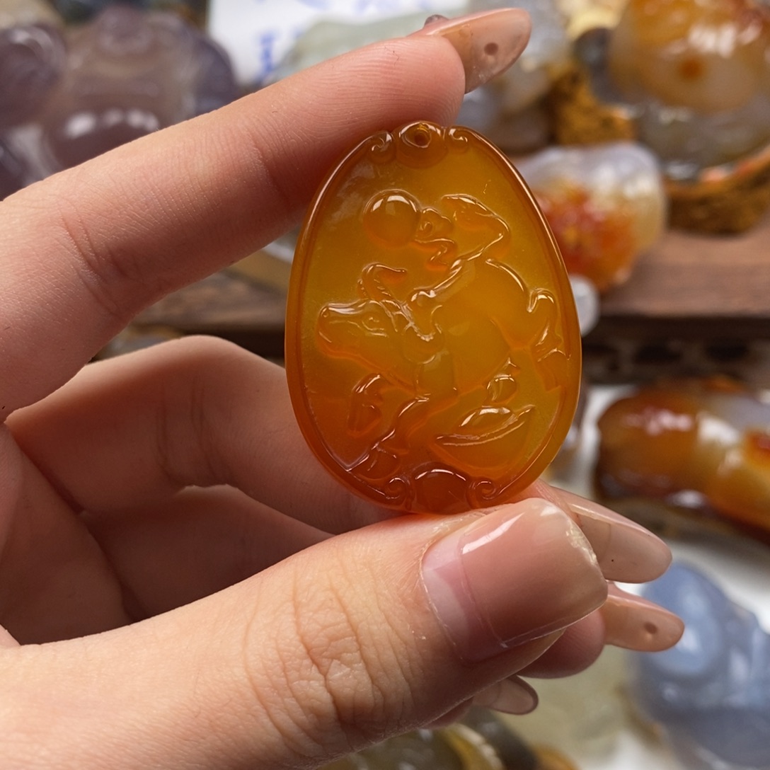 艾***)玛瑙/玉髓未镶嵌颈饰