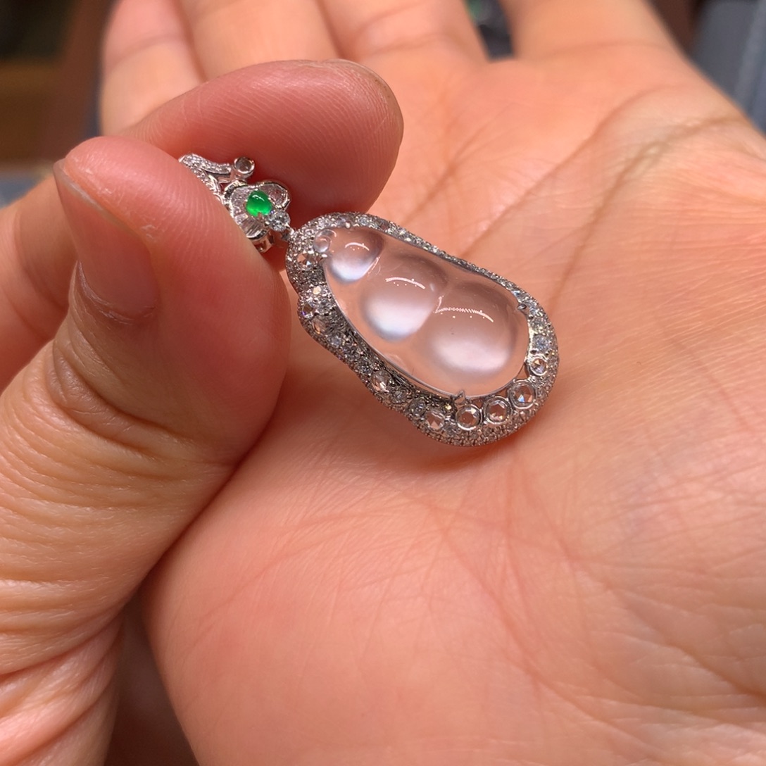 翡翠颈饰18K金镶嵌吊坠