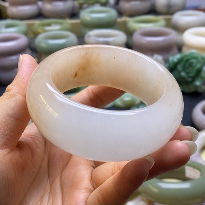 石英质玉未镶嵌手镯