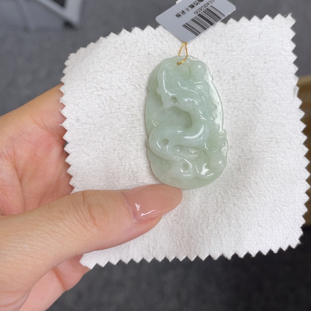 翡翠未镶嵌颈饰生肖龙牌