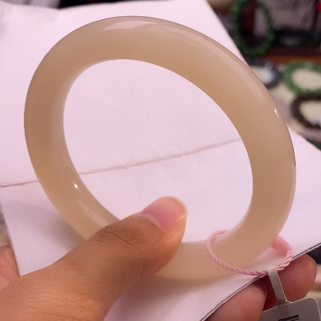 颈饰未镶嵌和田玉毕业级老坑料高冰浓红粉手镯56