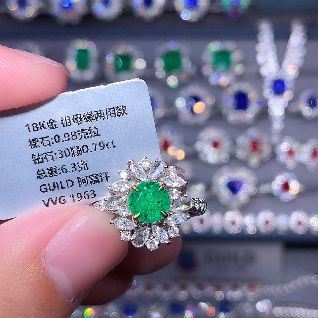 祖母绿戒指18K金镶嵌