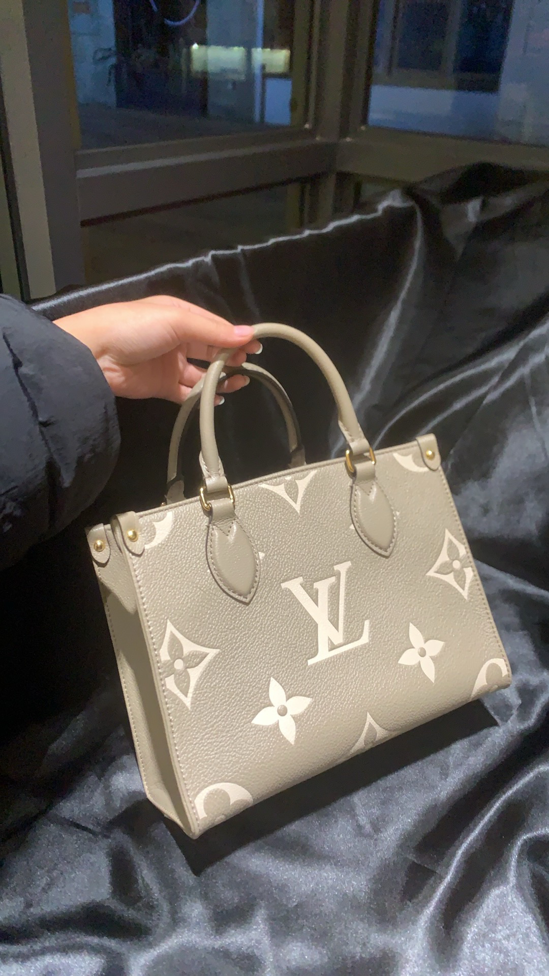 99新 LouisVuitton/路易威登 onthego大象灰小号 芯片款
