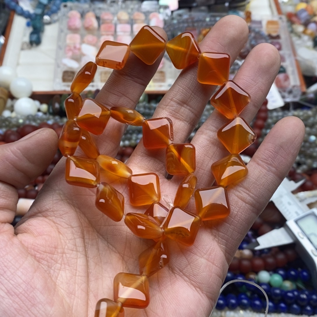 玛瑙/玉髓未镶嵌珠宝半成品一条天然5×12红玛瑙对角方片