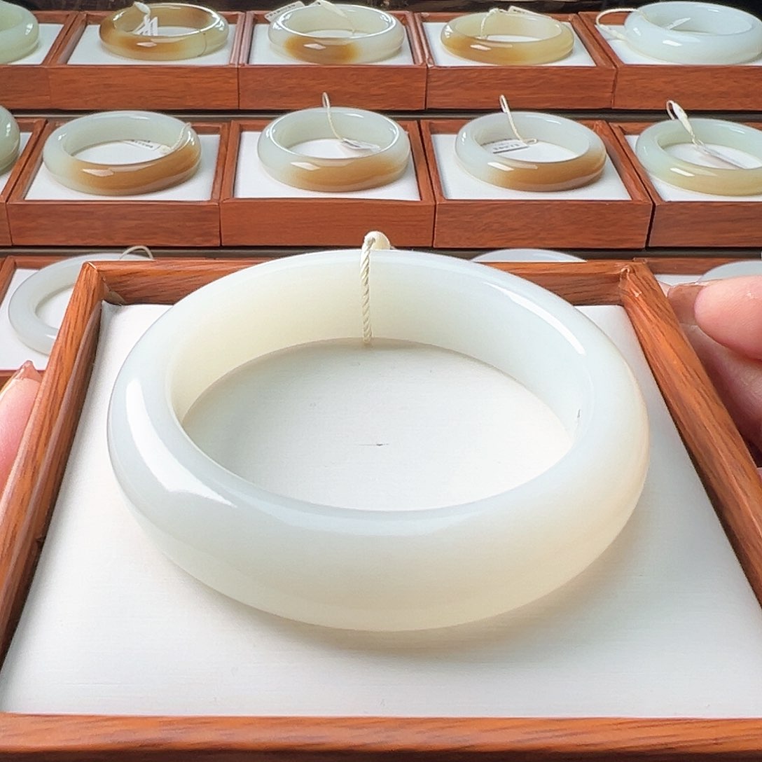 和田玉手镯未镶嵌53