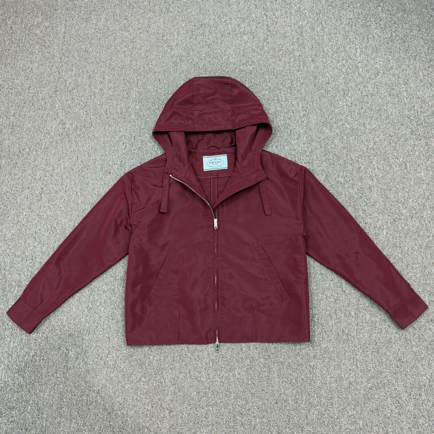 99新 Prada/普拉达 18510696 nz 酒红色尼龙拉链外套 40码99新