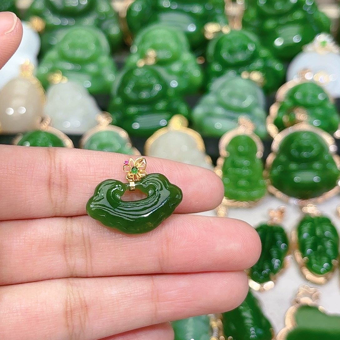 和田玉（碧玉）颈饰18K金镶嵌